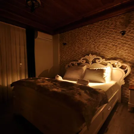 Cunda Svila - Adult Only *